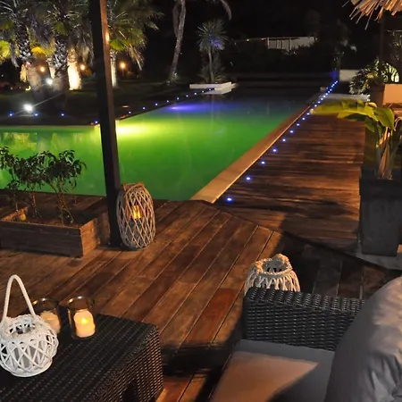 Villa-carroubier בית הארחה 4*